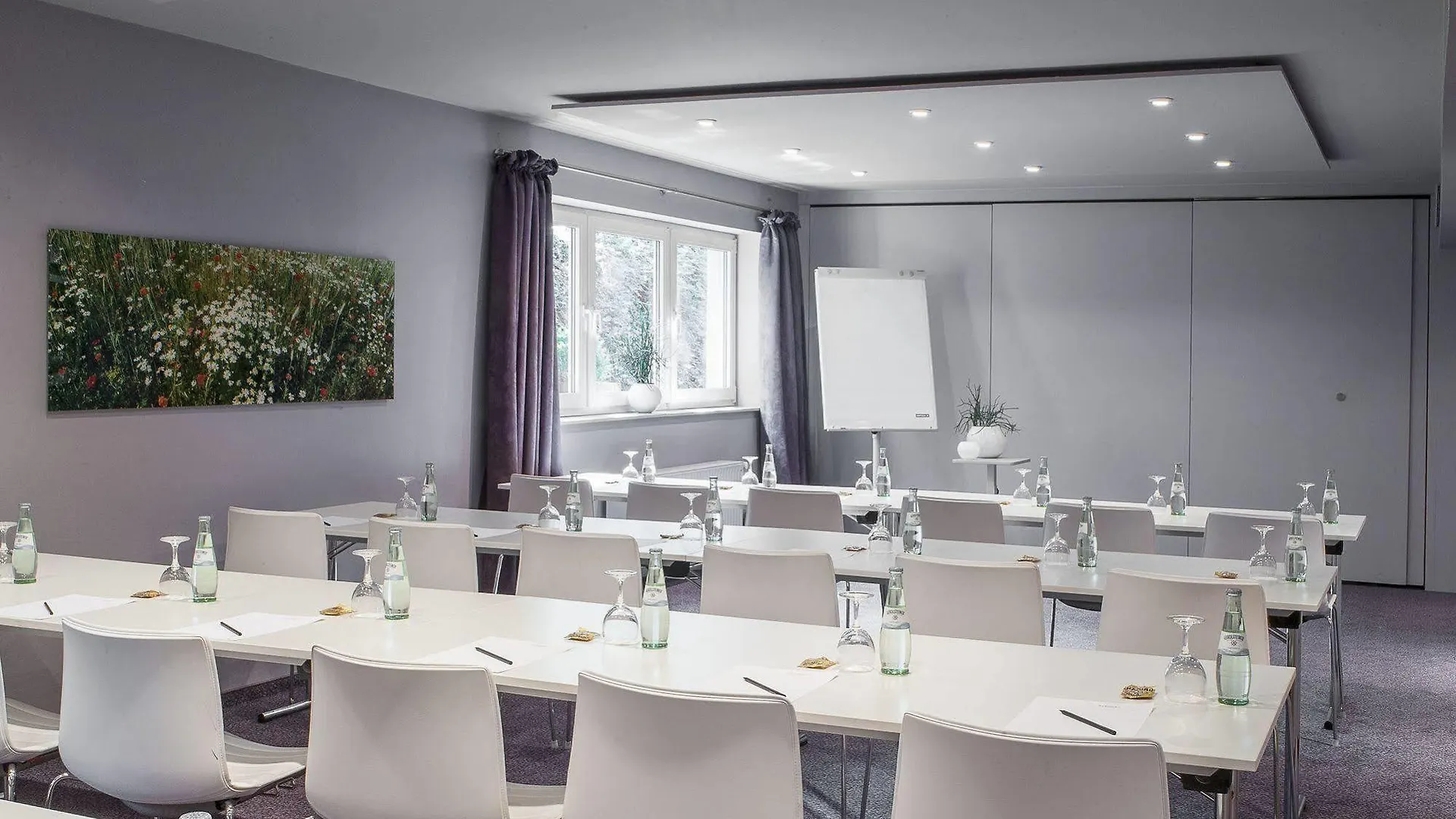 Airport Hotel By The New Yorker Cologne Germany