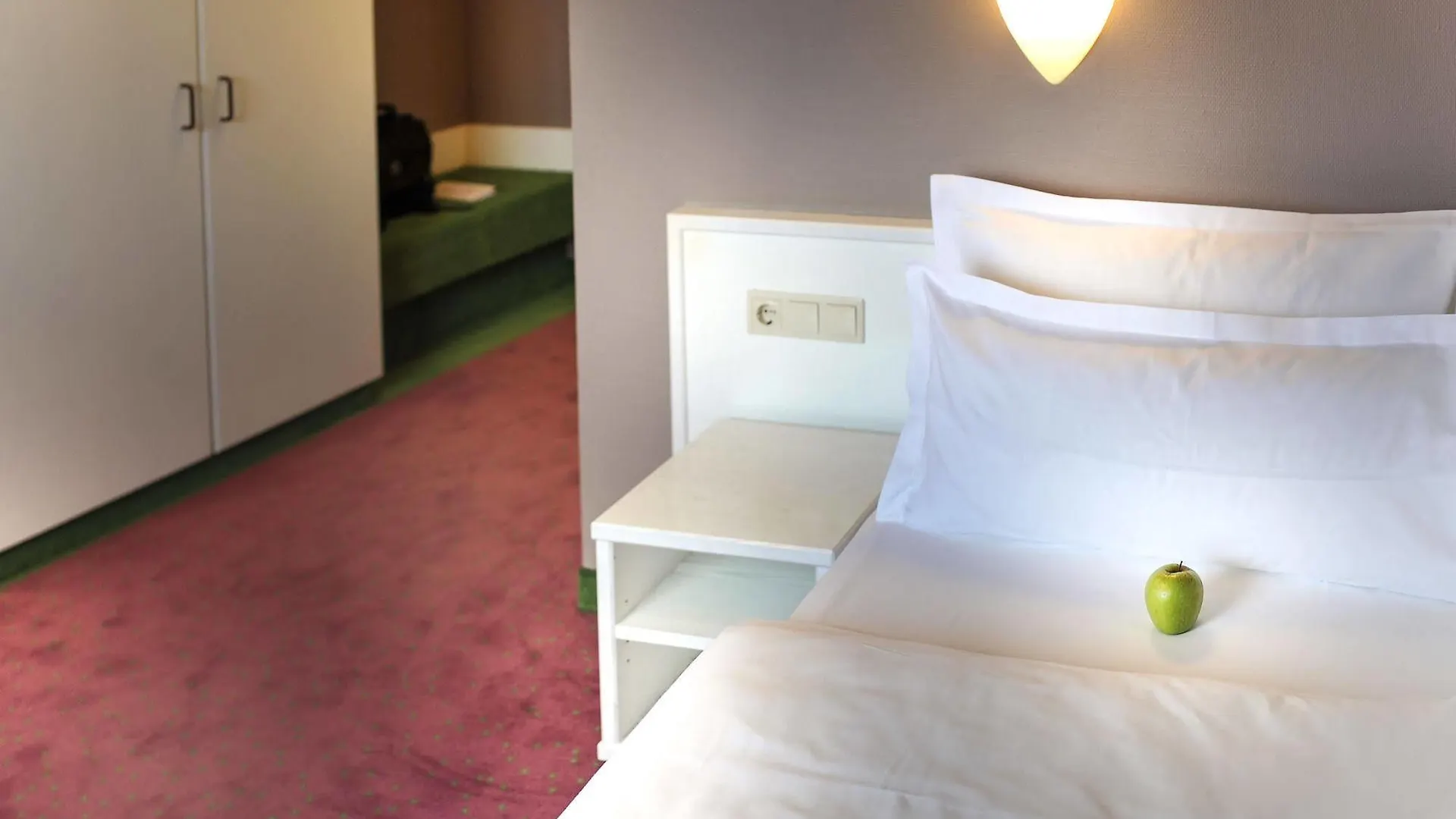 Airport Hotel By The New Yorker Cologne